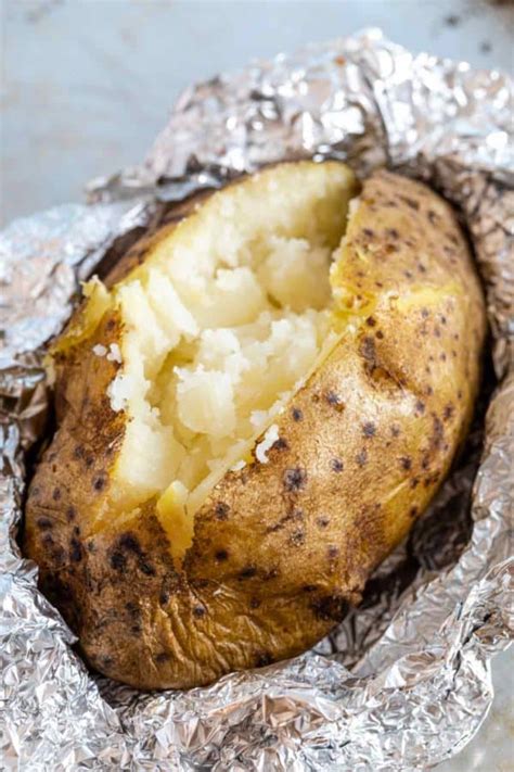 What temperature should a baked potato be cooked at?